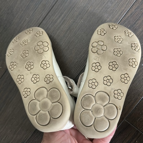 Beige baby girl shoes with straps - Picture 4 of 6